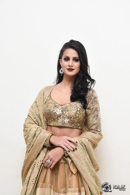 Larissa-Bonesi-at-Thikka-Movie-Audio-Launch